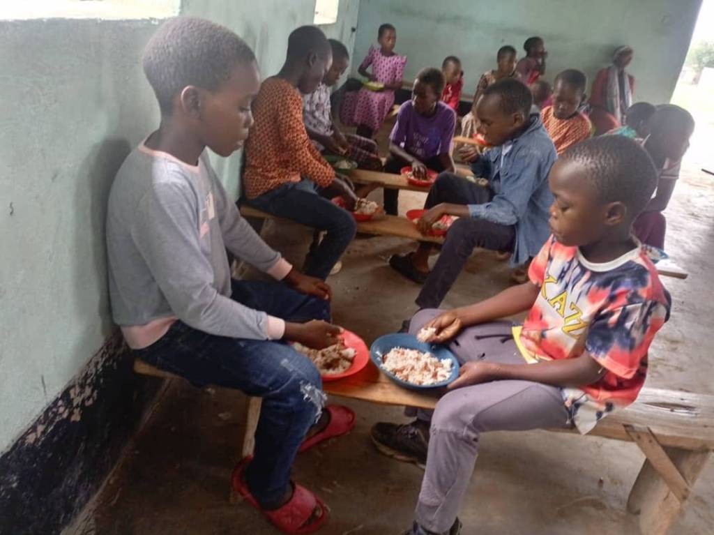 give back feeding children tanzania african africa love mission ministry hope